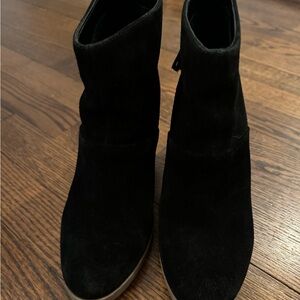 Women 6.5 Ingrid Hushpuppies Booties.